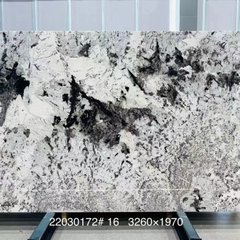 22030172雪山蓝