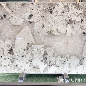 白底大水晶潘多位