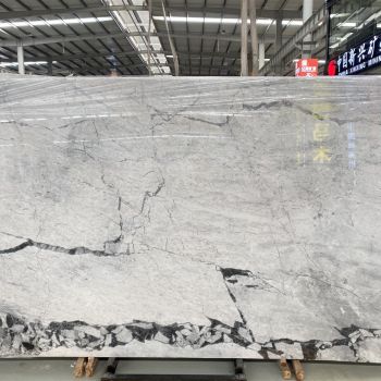 鱼肚灰